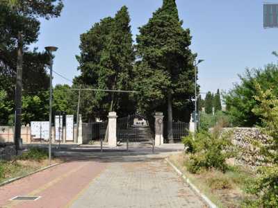 Il cimitero islamico di Gioia del Colle � nato nel dicembre del 2008 in un angolo del camposanto comunale 